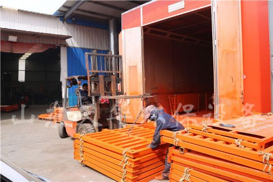 點擊查看詳細信息<br>標題：備貨現(xiàn)場 閱讀次數(shù)：1614